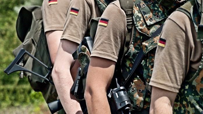 Německá armáda potřebuje nové rekruty, zvažuje verbování cizinců
