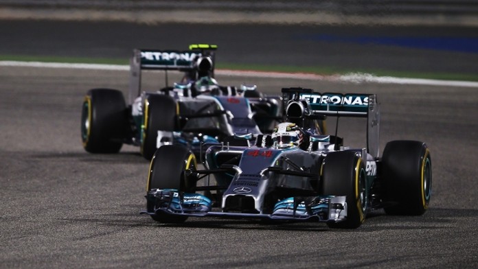 ON-LINE: Velkou cenu Bahrajnu F1 vyhrál Hamilton! Stačil mu jen Rosberg