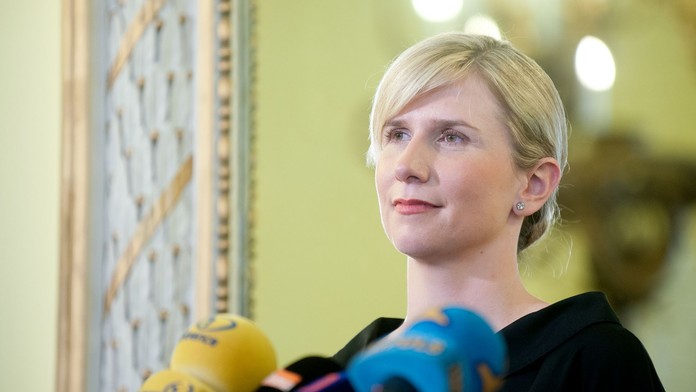 Ministryně do školy kvůli šikaně nepůjde, pozvala si ředitele k sobě