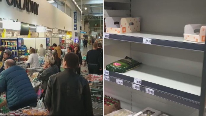 Obchody brojí proti nákaze, požadují po zákaznících rukavice či odstup