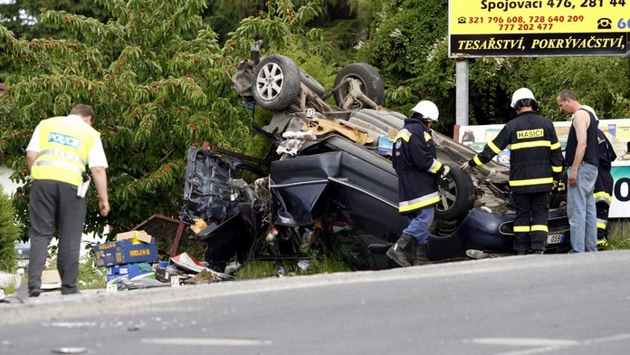 Dvě nehody na Písecku: při jedné zemřel řidič, při druhé se zranily tři děti