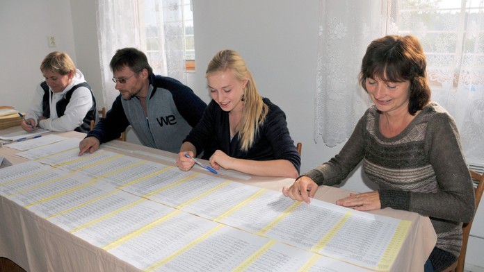 Člen volební komise odmítl v Praze opustit volební místnost