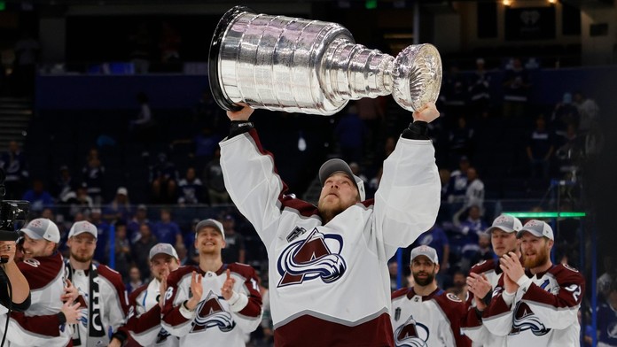 Vychytal Stanley Cup, ale musí z kola ven. Francouzův rival hledá nový tým