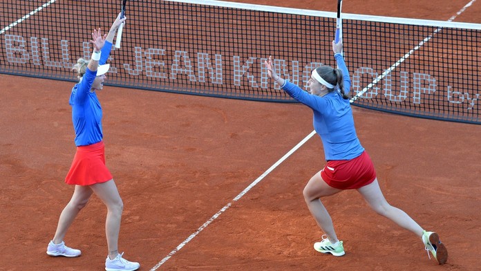 Markéta Vondroušová s Karolínou Muchovou