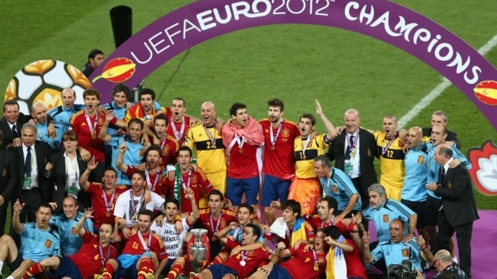 Španělský tisk oslavuje třetí triumf v řadě. Díky, díky, díky, píší deníky