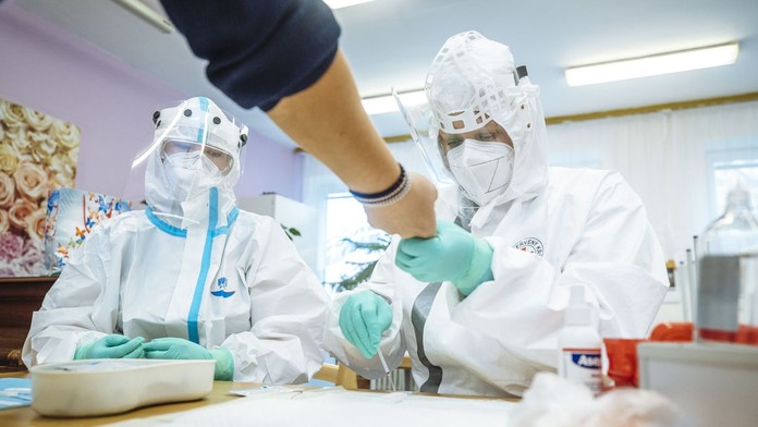 Covidem se v Česku opakovaně nakazilo přes 12 tisíc lidí. Jen za prosinec téměř 4 000