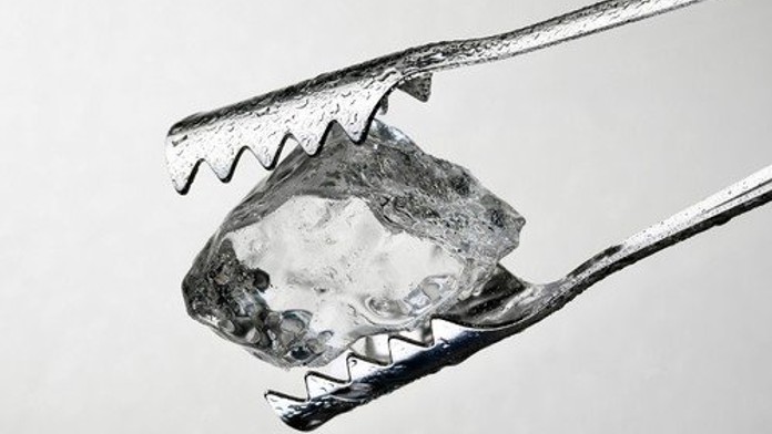 Dáváte si do pití led? Skoro půlka neprošla kontrolou na bakterie