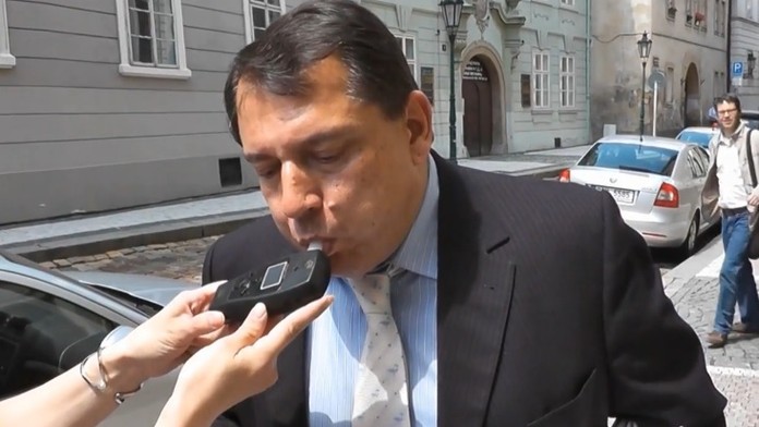 Outsider Paroubek: Sázkaři mu nevěří, obětovali na něj jen 10 korun!