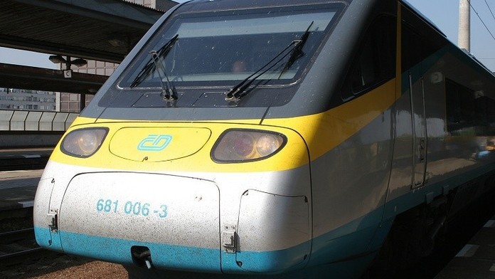 Starší žena zemřela u Olomouce po střetu s Pendolinem