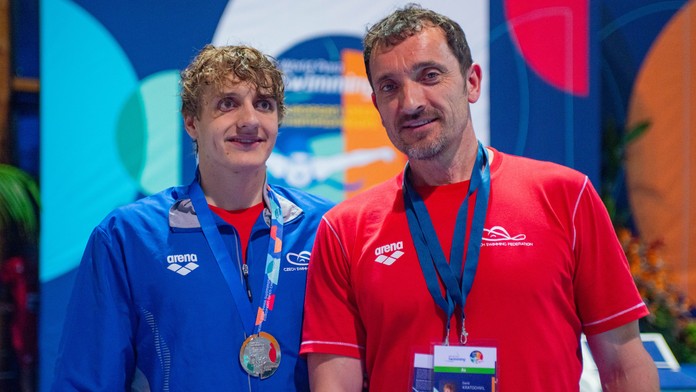 Para plavec David Kratochvíl se svým otcem