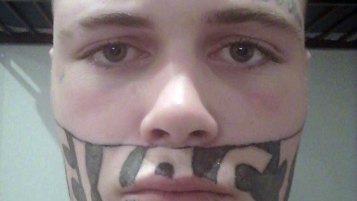 Muž si kvůli tetování nemohl najít práci. Teď dostal překvapivé místo