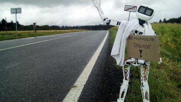 Prapodivná stopařka na českých silnicích. Už jste ji potkali?