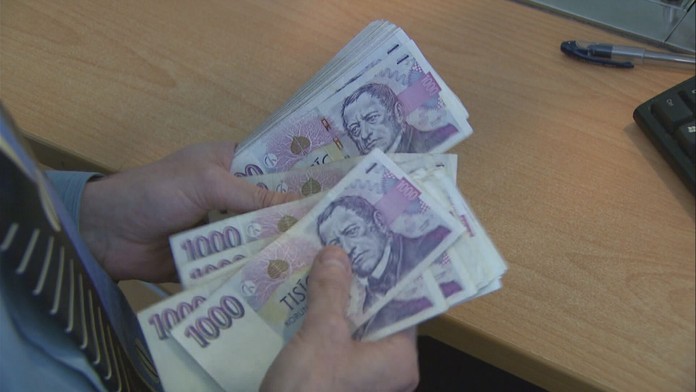 Dánům i Lotyšům se rychle snižuje inflace. Co dělají Češi špatně?