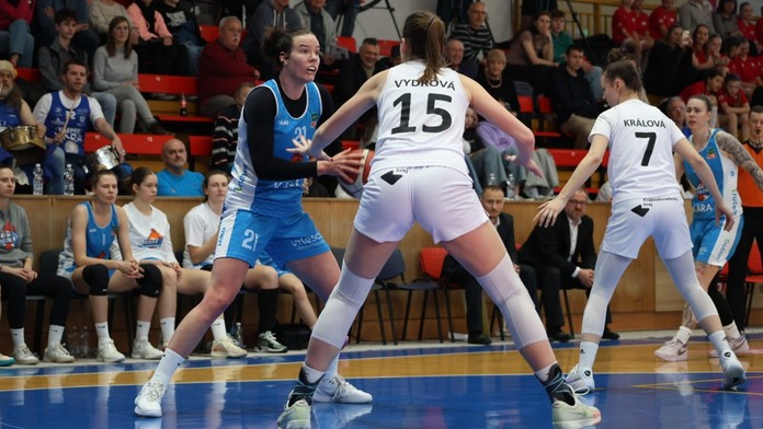 Východočeské basketbalové derby ovládly hráčky Hradce Králové