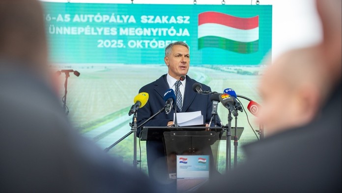 János Lázár