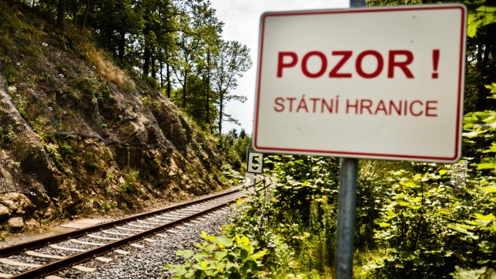 Sobotka: Ministerstvo vnitra smí UZAVŘÍT HRANICE!