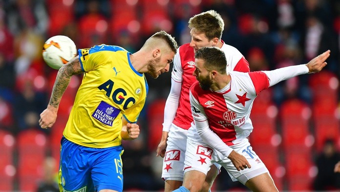 Strach, penalta, červená a gól! Slavia nabírá na čele ligy náskok