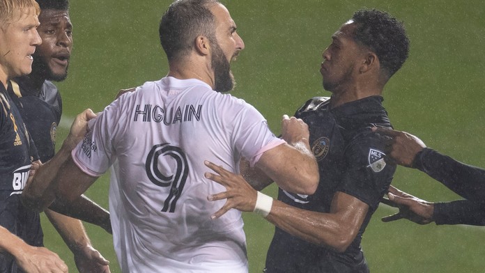 Higuaínovi premiéra v Miami nevyšla. Nedal penaltu a málem se popral