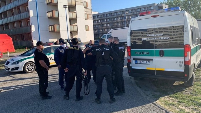 V karanténě se opilo 52 dřevorubců, zasahovaly pohotovostní jednotky!