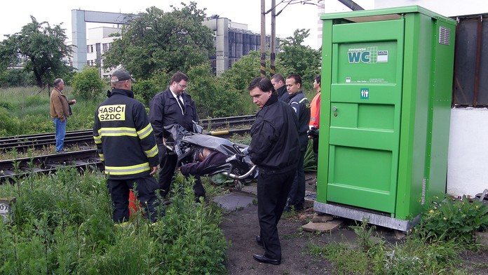 SMRT PO KOLY VLAKU! Neopatrného muže ZABIL v Praze osobák!