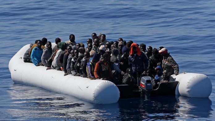 Severní pobřeží Francie omezuje kvůli migrantům prodej pohonných hmot