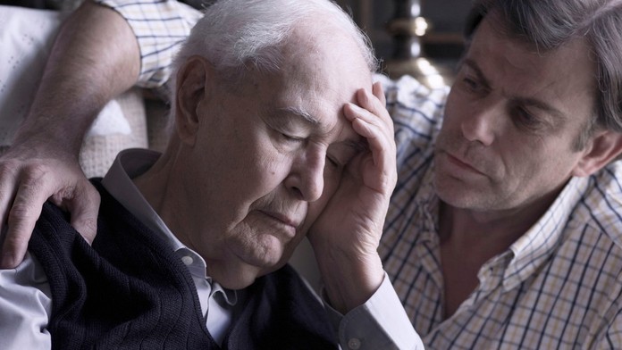 Vědci hlásí průlom! Alzheimer dokážou odhalit o 20 let dříve