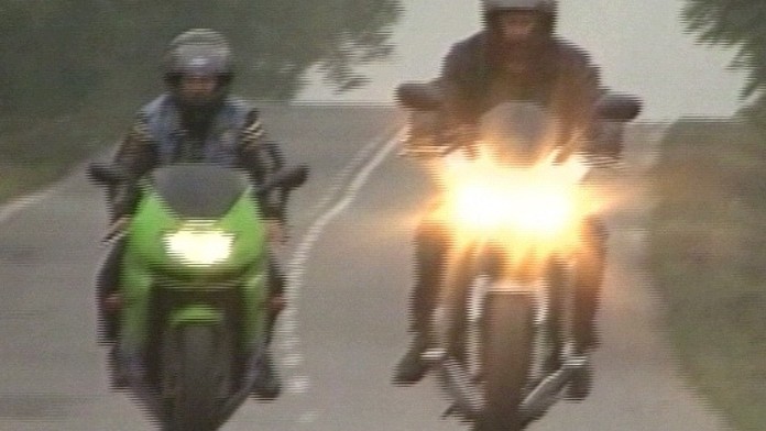 Stařenku zachránili motorkáři