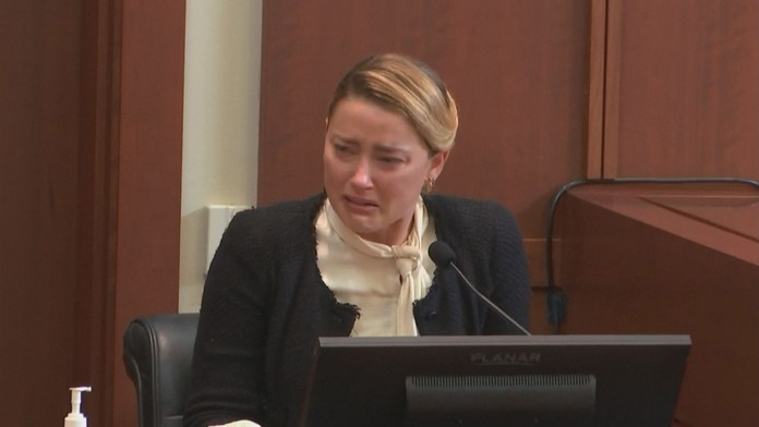 Deppova exmanželka měla udělat nechutnou věc v posteli. Teď vše popsala