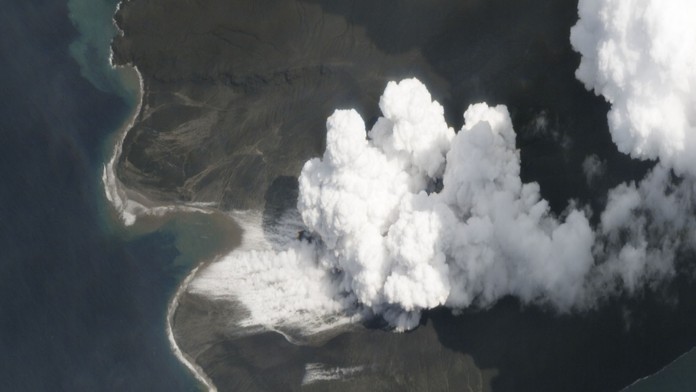 Anak Krakatoa se opět probudila, popel vylétl do výšky 15 kilometrů