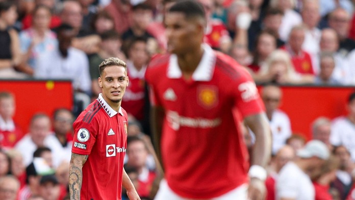 Chtějí sto miliard. Majitelé United jsou za tučnou částku ochotní klub prodat