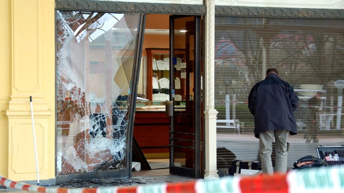 Velká tabáková loupež: Z trafiky u Brna zmizelo 50 tisíc cigaret!