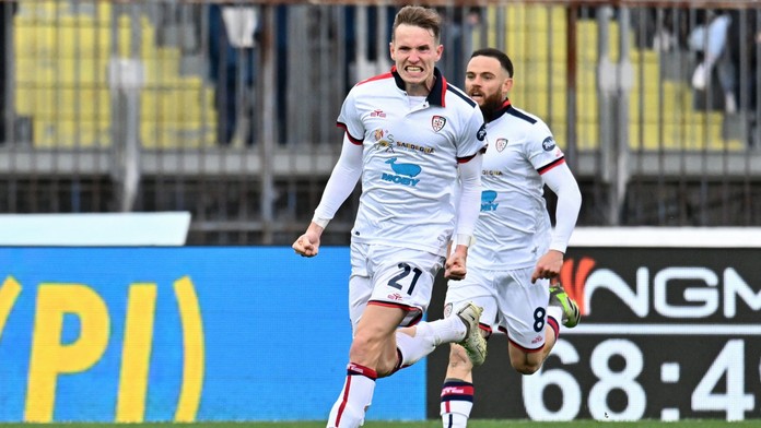 Jakub Jankto se raduje z gólu