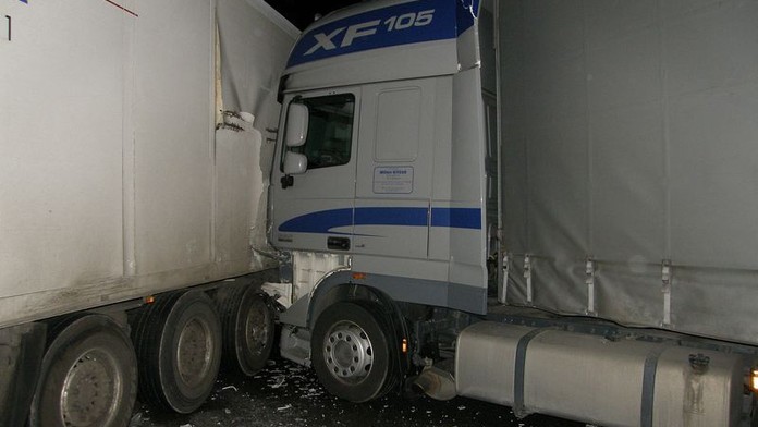 Hromadná nehoda uzavřela dálnici D5