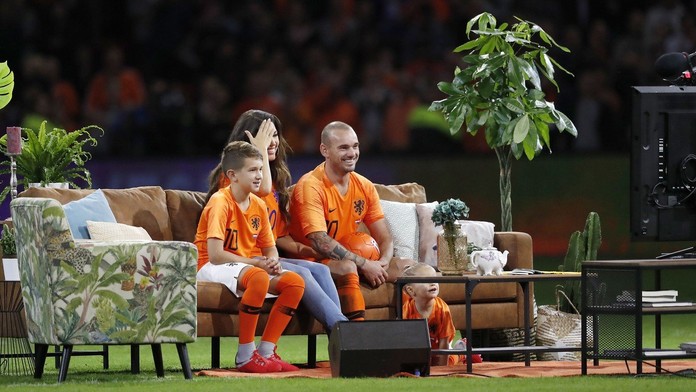 Loučení nizozemské legendy: Na hřiště mu donesli kanape!