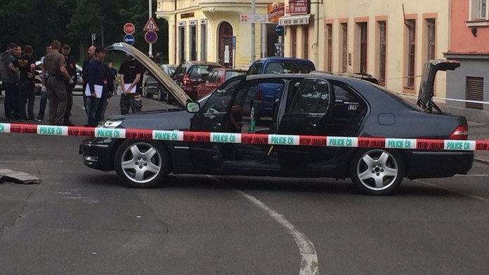 V centru Prahy vybouchlo auto! Byla v něm bomba