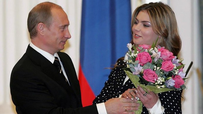 Putinova milenka má nakupovat luxusní sídla v Turecku. Chce se vyhnout sankcím