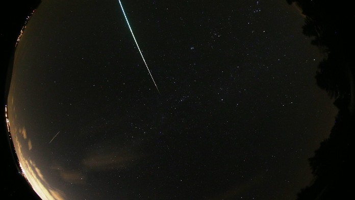 Oblohou v Čechách proletěl jasný meteorit, kousky dopadly i na zem!