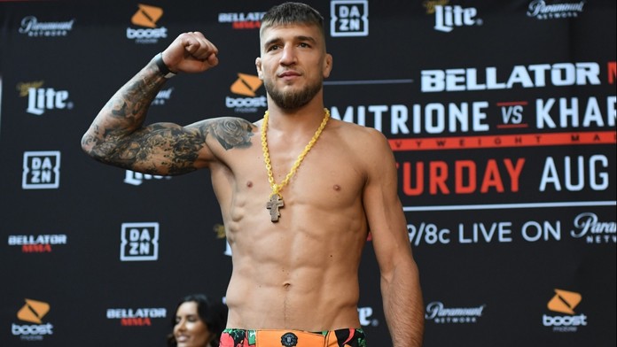 MMA zápasník Amosov ve válce brání vlast, titul v Bellatoru obhajovat nebude