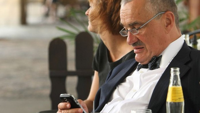 Schwarzenberg pojede pražskou tramvají. Kvůli kampani TOP 09