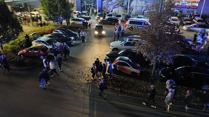 Další tvrdý policejní zátah na tuningovém srazu. 83 pokut i zabavené auto