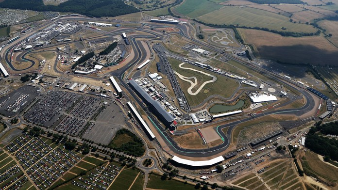 Letecký pohled na ikonický okruh Silverstone