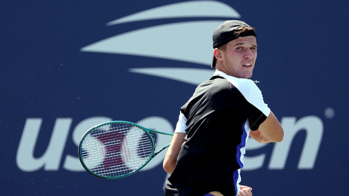 Menšík předvedl další český comeback. Muchová vyřadila bývalou jedničku