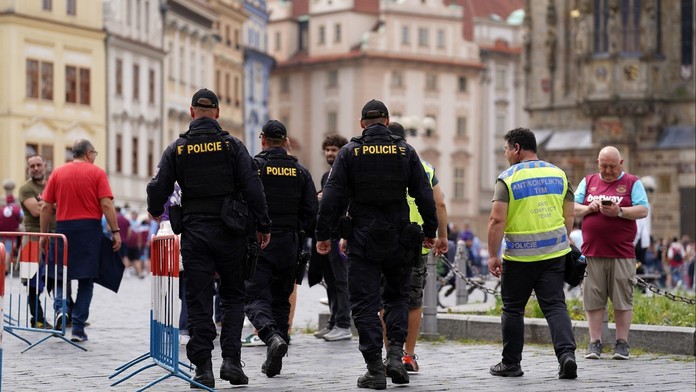 Násilí v Praze. O potyčkách mezi fanoušky píšou už i ve Velké Británii