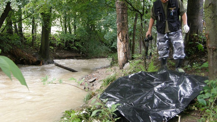 Mrtvola objevená v Děčíně plavala v řece od února
