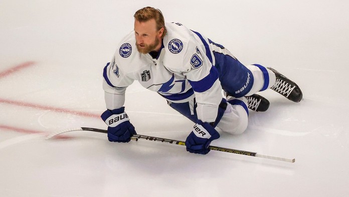 Prohrát 0:7? Nepřijatelné, jsem v šoku, zuřil Stamkos po debaklu. Věří v obrat