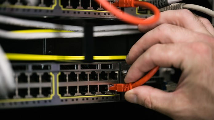 Chceš být zelený, nechoď na internet: Nesmazané maily energii přímo hltají!