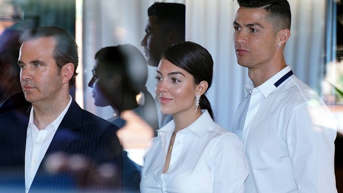 Ronaldo vynechal zápas, otevíral kliniku na transplantaci vlasů