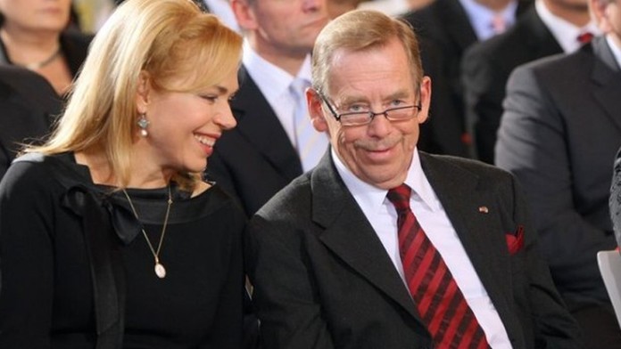 VIDEO: Takhle slavil Havel své 75. narozeniny