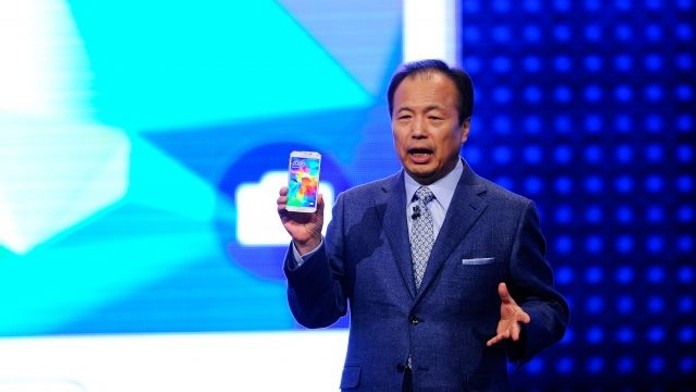 Samsung představil telefon, se kterým můžete volat ve sprše