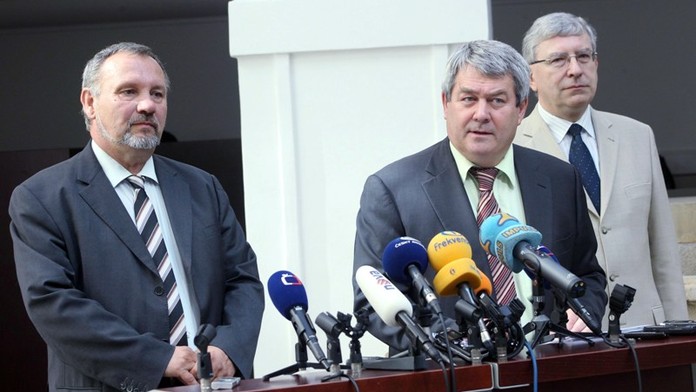 Privatizace v 90. letech byla zločin, schválili poslanci návrh komunistů